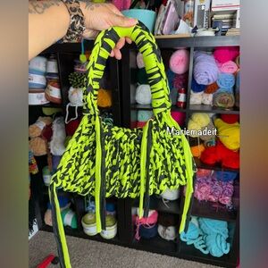 Crochet handbag. Neon green/black